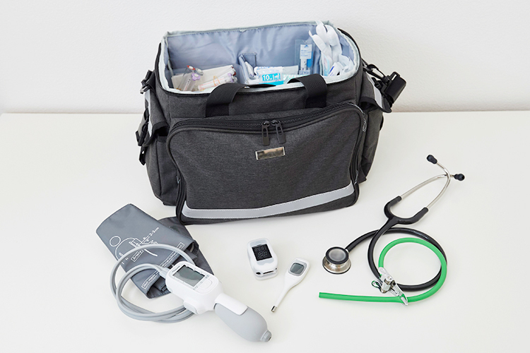 つばさクリニック立川 立川市 患者の訴えに耳を傾ける丁寧な診察を心がけている