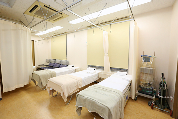 橋本膠原病リウマチクリニック 大阪市中央区 処置室もあり、各種検査にも対応