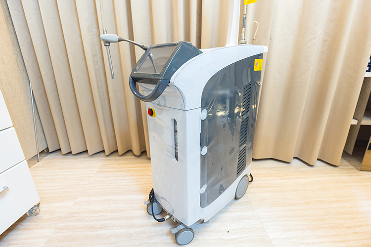 表参道AK歯科・矯正歯科 渋谷区 歯科用レーザー。歯周病治療に注力し、口腔内環境の改善をめざす