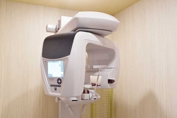 トヨムラ歯科医院 江東区 デジタルレントゲン。従来のレントゲンより被ばく量が少ない