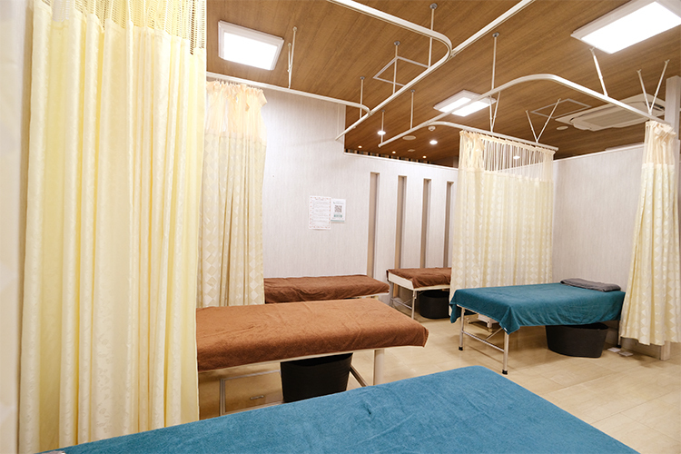 医療法人仁愛会 ミューズ皮膚科ペインクリニック さいたま市南区 清潔感のある処置室