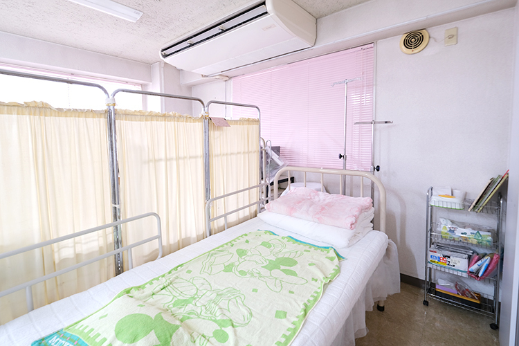 くさかり小児科 所沢市 子育て経験を生かした、実践的で温かみのあるアドバイスが魅力