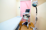 祖師谷みちクリニック 世田谷区 処置室には、超音波検査装置などがそろう