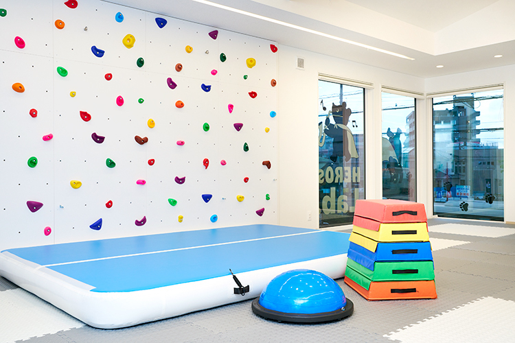 HEROsファミリークリニック 富士見市 小児に特化したリハビリテーション施設を併設している