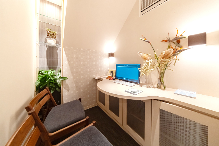 横浜アリス歯科・矯正歯科 横浜市保土ケ谷区 カウンセリングルームでは患者に寄り添った治療の提案を行う