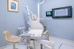 ホワイト歯科医院 坂出市 個室の診察室は広々としており、圧迫感を与えない造り