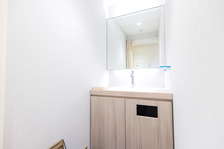 白楽ななこ皮膚科 横浜市神奈川区 きれいなパウダールームも備える