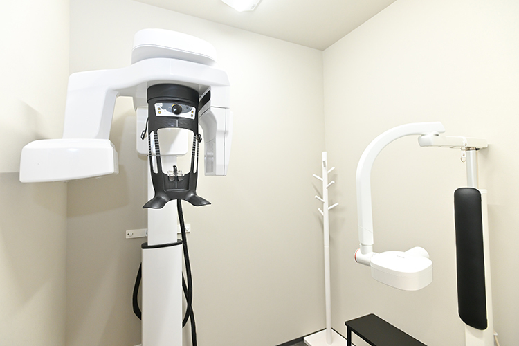瀬谷アクロスデンタルクリニック 横浜市瀬谷区 歯科用CTを使用し、精密な治療を提供