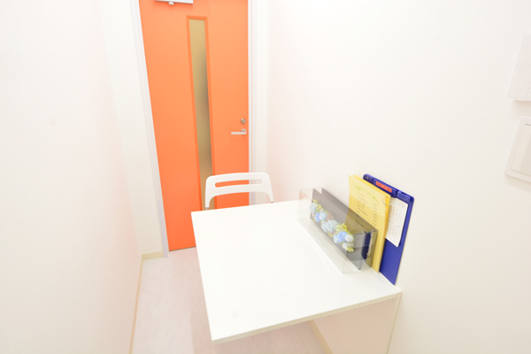 きずときずあとのクリニック豊洲院 江東区 カウンセリング室。納得できるまで、些細なことでも相談できる