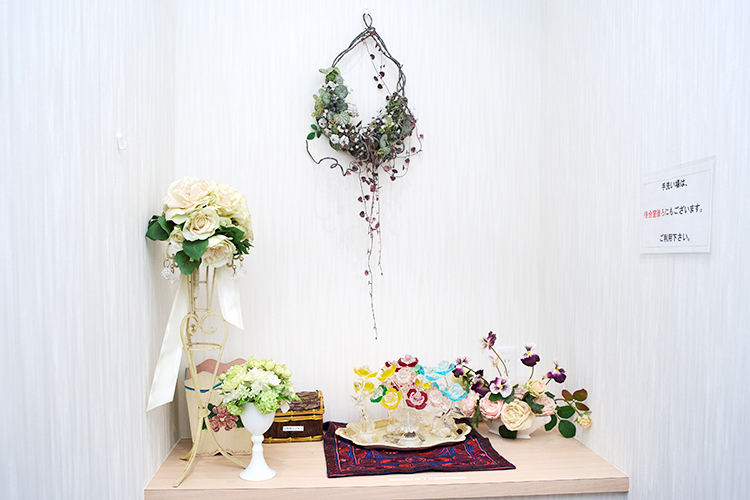 おりも総合クリニック 横浜市金沢区 花々に彩られた院内で、患者の心にやすらぎを届ける空間に