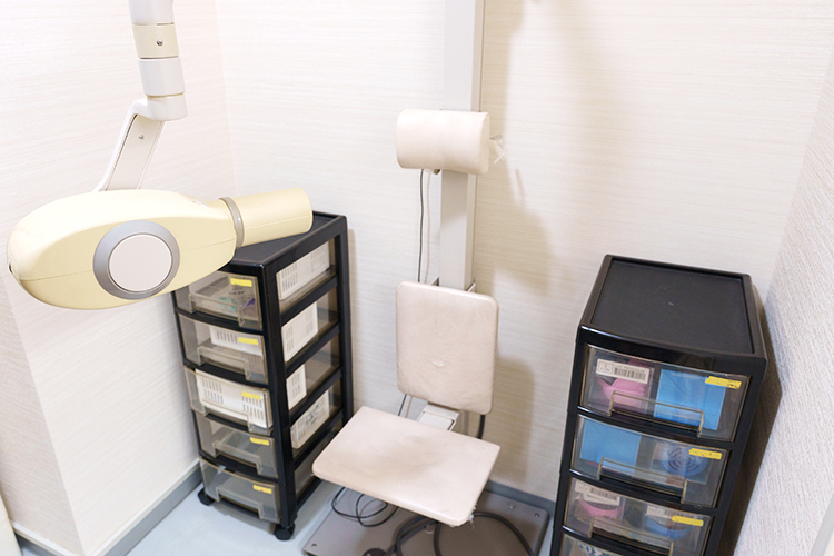 秋山歯科医院 渋谷区 エックス線など各種検査機器を導入し精密な検査に努めている