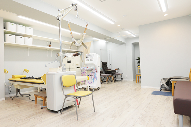 慶元クリニック 大阪市東住吉区 物理療法機器を使ったリハビリテーションも行っている