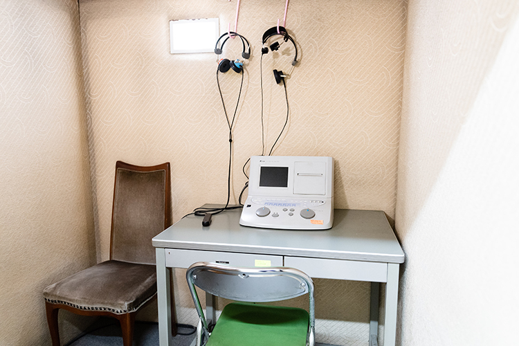 酒井耳鼻咽喉科 大阪市城東区 聴力検査や、睡眠時無呼吸症候群などの各種検査にも対応している