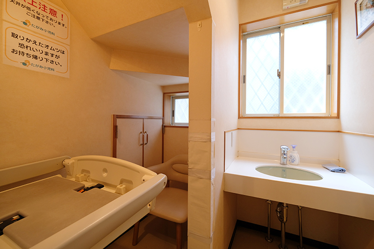 たがみ小児科 杉並区 授乳室、おむつ台完備