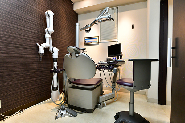 おちあい歯科クリニック 目黒区 診療室は車いすやベビーカーでも入れるようスペースを確保