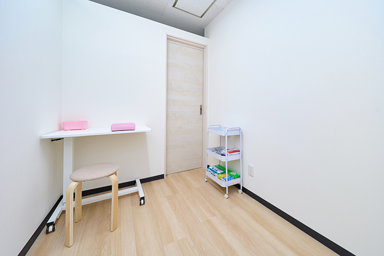 池袋駅前こころとからだのクリニック 豊島区 処置室も用意し、スムーズに対応