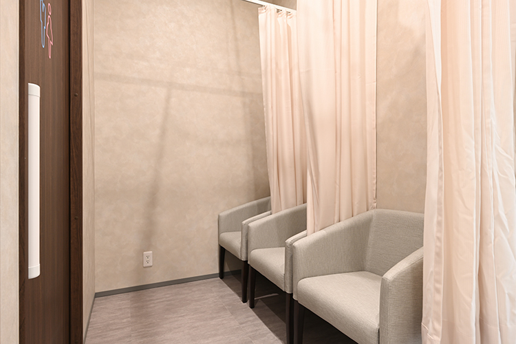 百合ヶ丘つだ内科心臓不整脈クリニック 川崎市麻生区 発熱外来専用の待合室があり、感染対策も万全