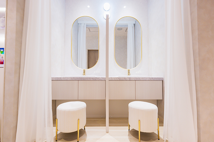 いろどり形成外科・皮膚科 横浜市港北区 メイク直しのためのきれいなパウダールームも備える