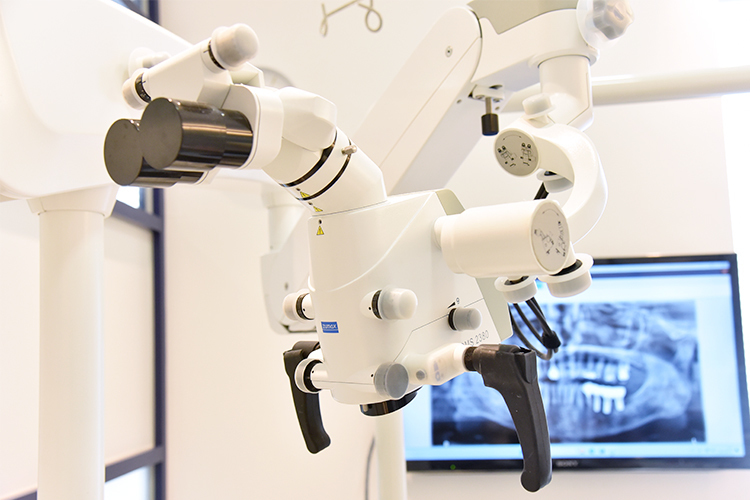 服部デンタルクリニック 品川区 歯科用マイクロスコープなど先進設備も導入