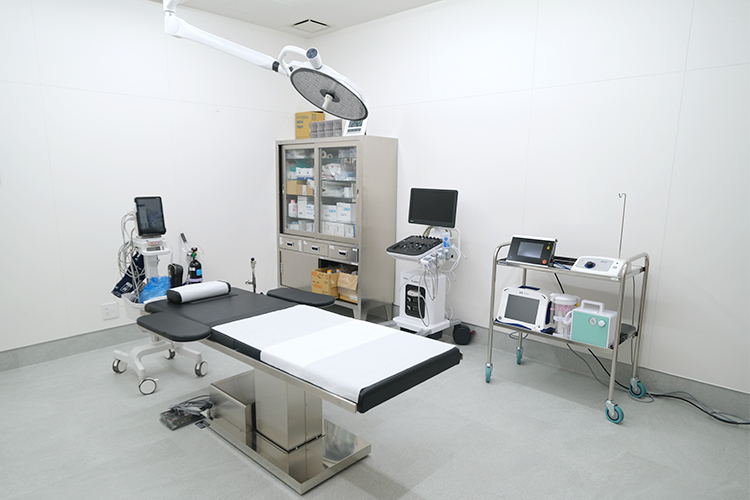 みよしうちだハートクリニック みよし市 手術室と回復室を院内に設置し、日帰り手術を提供