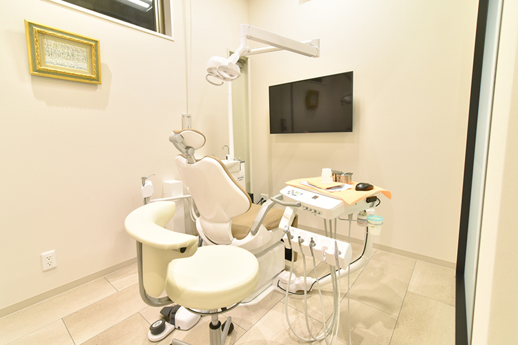 船橋あらき歯科・矯正歯科 船橋市 個室の診察室でリラックスして治療を受けられる