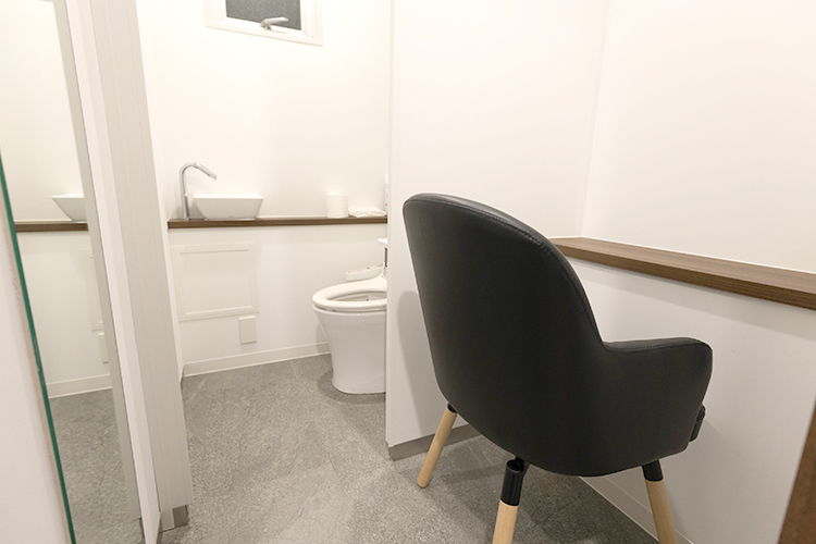 日本橋人形町消化器・内視鏡クリニック 中央区 トイレつき個室を複数備えている