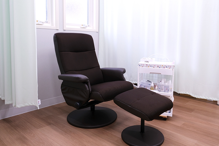 たに内科・脳神経内科クリニック 本千葉 千葉市中央区 専門の看護師による丁寧なフットケアで、歩行の改善をサポート