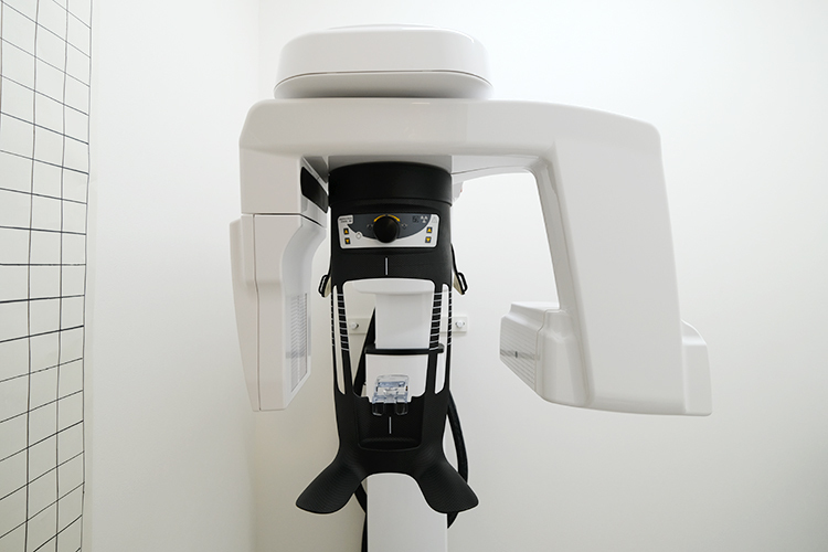 鶴瀬ヒロデンタルクリニック 富士見市 小児矯正では、歯科用CTなどを使用し精密な検査・診断を行う