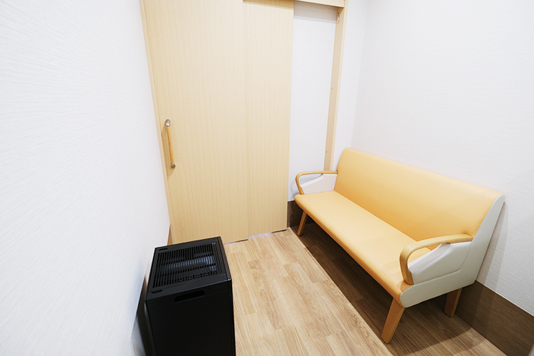 なかよしみみはなのどクリニック 足立区 一般診療との動線に配慮した発熱患者用の待合室