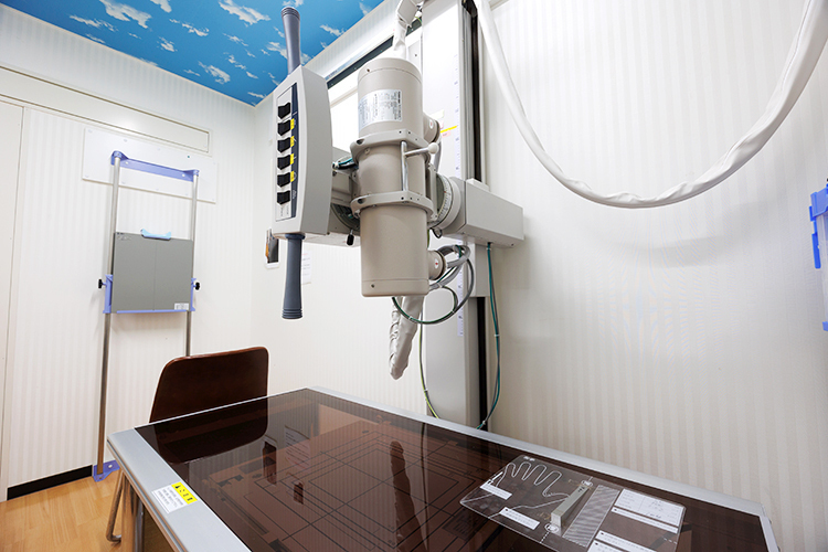 にじいろクリニック 神戸市東灘区 レントゲンや心電図などの検査機器も充実している