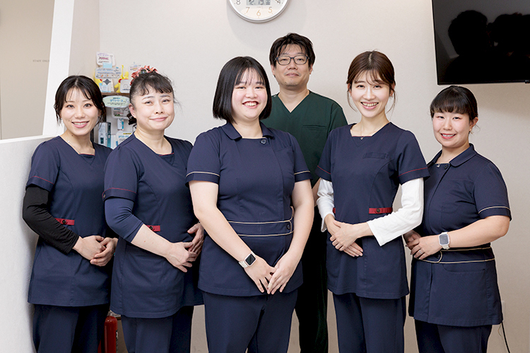 Kデンタルクリニック成城 世田谷区 院長やスタッフの信頼関係が厚く、密な連携で診療している