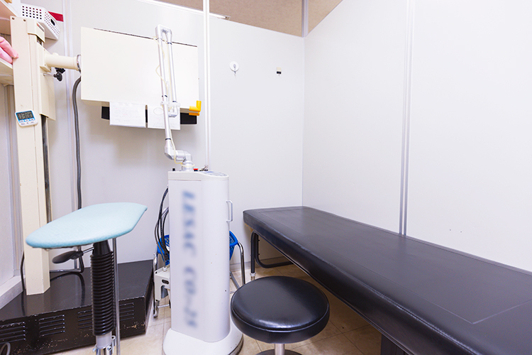 代々木クリニック 渋谷区 処置室。患者の痛みに配慮して治療を実施していく