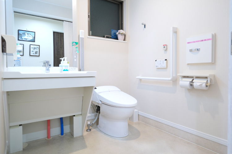 いたばしクリニック 中野区 院内には検査用のトイレも完備