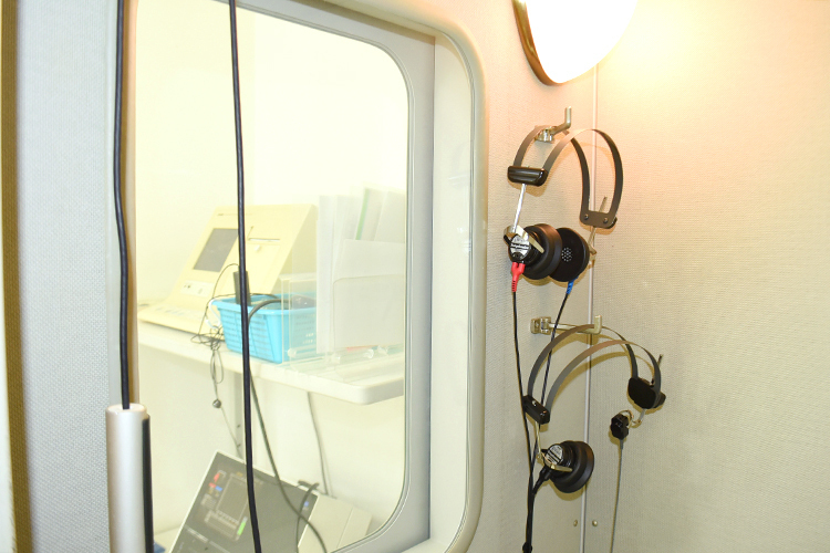 おおやま耳鼻咽喉科 奈良市 聴覚検査室で精密な検査を実施