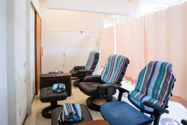 かつらクリニック 鹿児島市 プライバシーに配慮した半個室の休憩所