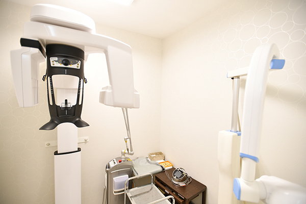 医療法人社団徳壮会 新津田沼歯科クリニック奏の杜 習志野市 低被ばくのデジタルレントゲン。鮮明な画像で診断できる