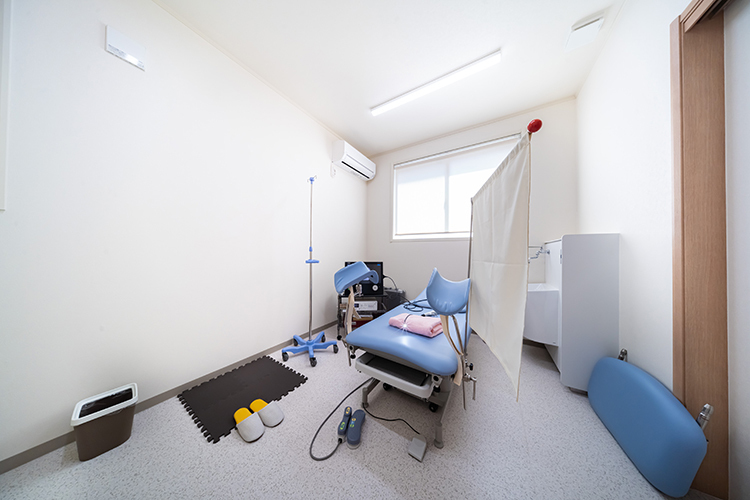 所沢いそのクリニック 所沢市 内診室。患者のプライバシー配慮も欠かさない