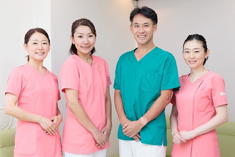 目黒 アーク歯科・矯正歯科 目黒区 頼れるスタッフたち。院長と密に連携を取り治療に臨む