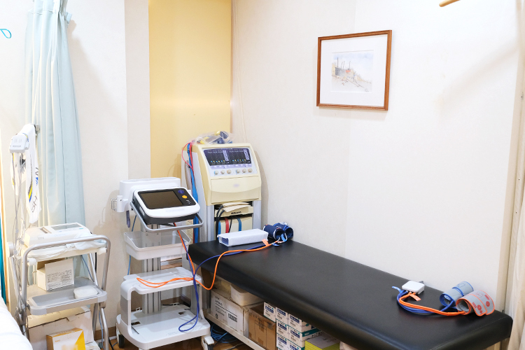 ふかさわクリニック 横須賀市 各種検査機器を導入し、精密な検査に努めている