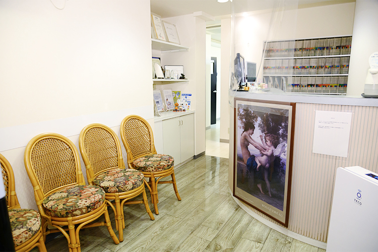 デンタルみつはし 世田谷区 一人ひとりゆったり座れる待合室