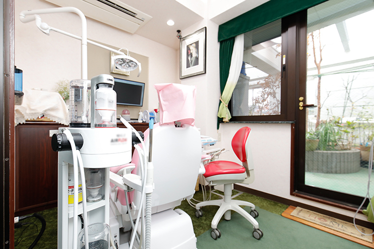杉山歯科医院 横須賀市 歯周病安定期治療専用の半個室も備えている