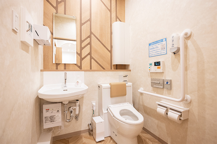 つつじヶ丘泌尿器科クリニック 調布市 トイレは3部屋用意され、プライバシーにも配慮している