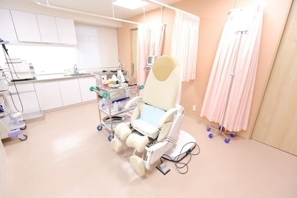 すがわら泌尿器科・内科 横浜市港北区 院内はすべてバリアフリーなので車いすの人でも利用しやすい