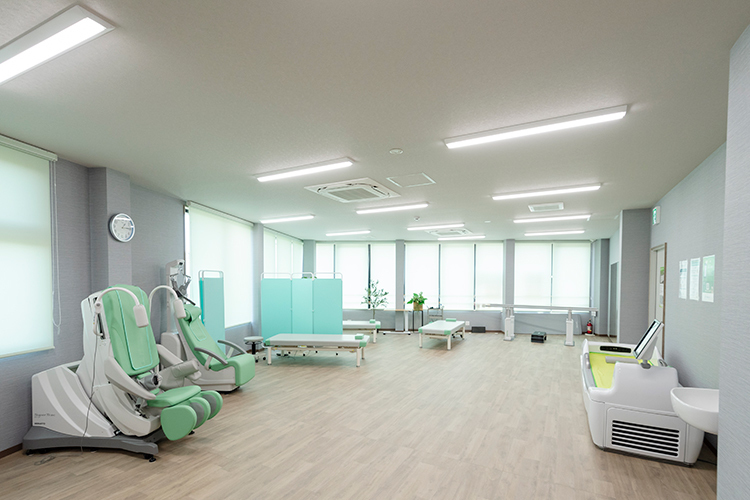 岩津整形外科クリニック 堺市堺区 100平方メートル近くある広々としたリハビリ室