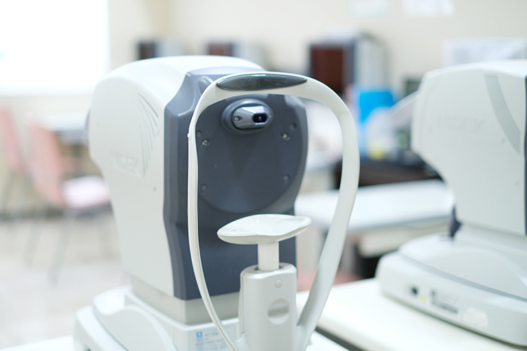 よしづ眼科  横浜市中区 先進の機器を多数導入。精密な治療に役立てている