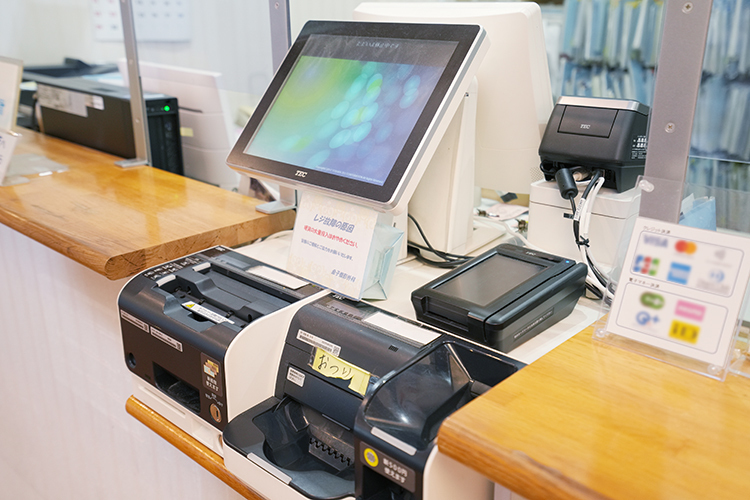 金子整形外科 川崎市高津区 自動精算機やカード決済の導入など患者の利便性を常に考えている