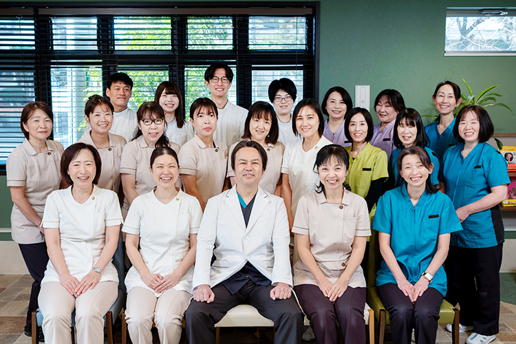 上永谷整形外科 横浜市港南区 明るいスタッフたちがアットホームな雰囲気を生み出している