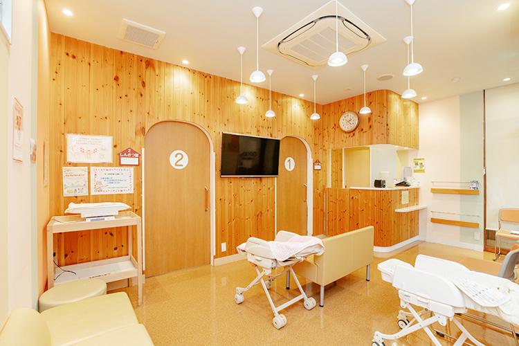 ぐんぐんキッズクリニック 堺市北区 2階には完全予約制のワクチン接種や健診のための部屋を完備