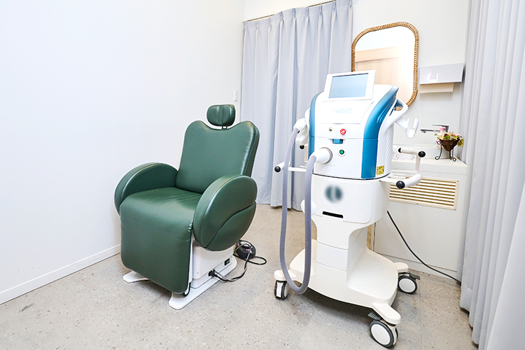 横浜鶴見中央眼科 横浜市鶴見区 精度にこだわりながら白内障の検査を行う