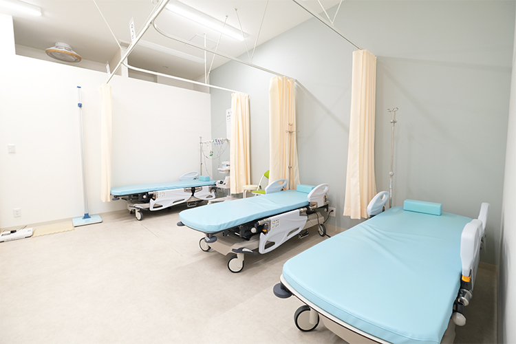 小平駅前いしかわ内科クリニック 小平市 内視鏡検査後ゆっくり休めるように、ベッドを4床設置